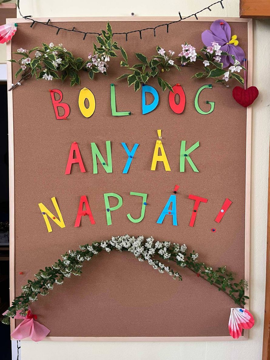 ANYÁK NAPJA