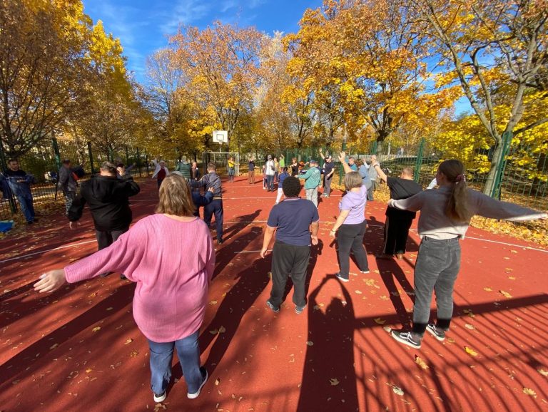 Csodás őszi időben sportnap az ÉNO-ban