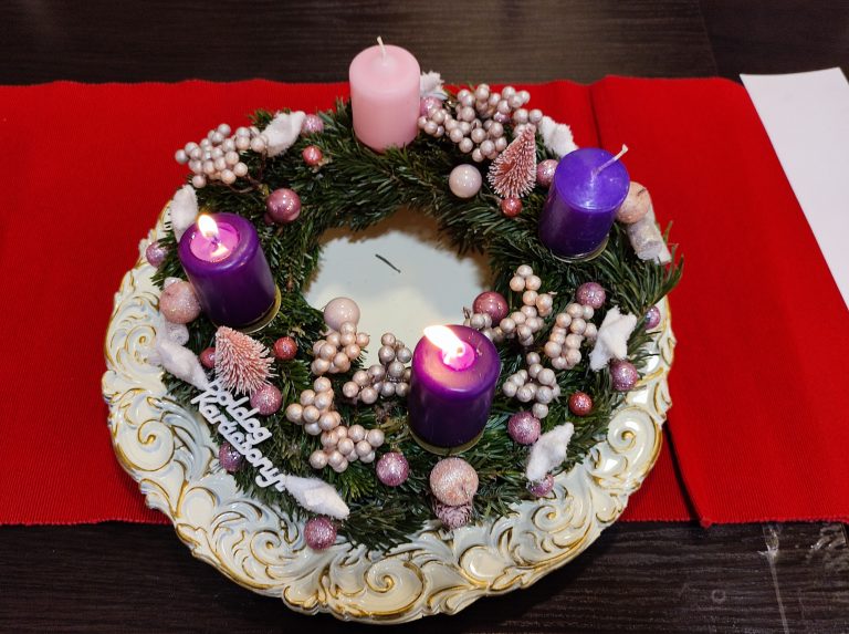 Adventi gyertyagyújtás az ÉNO-ban, közösen a Bethlen Gábor Technikum tanulóival.