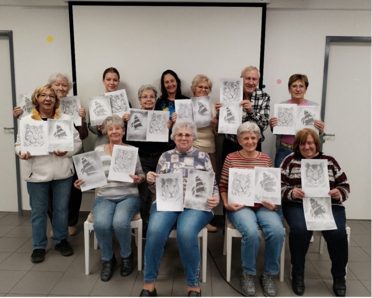 Jobb agyféltekés rajztanfolyam az idősek nappali ellátás tagjainak