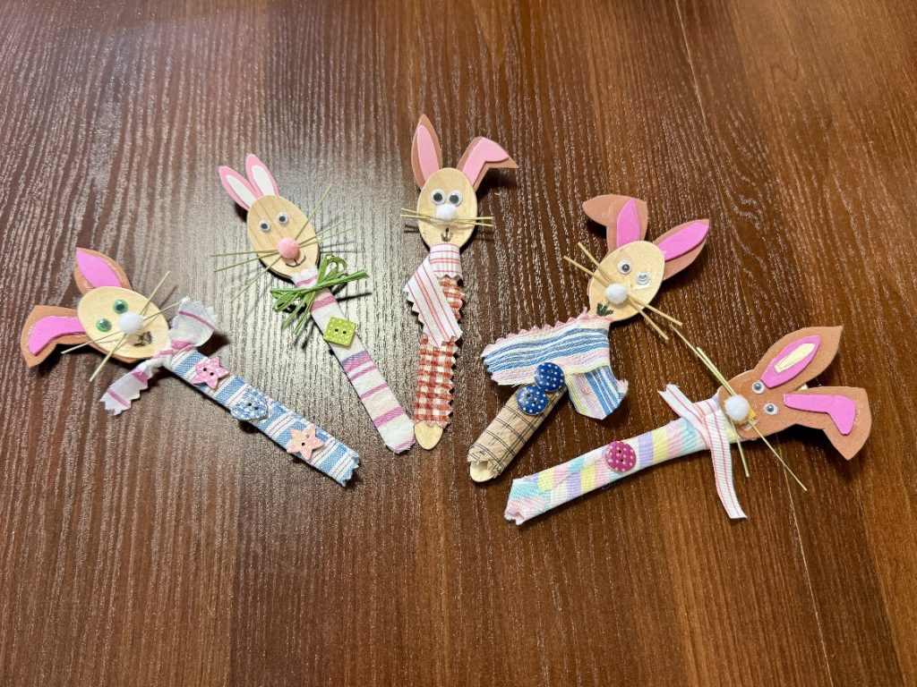 Kreatív foglalkozás az idősek nappali ellátásában