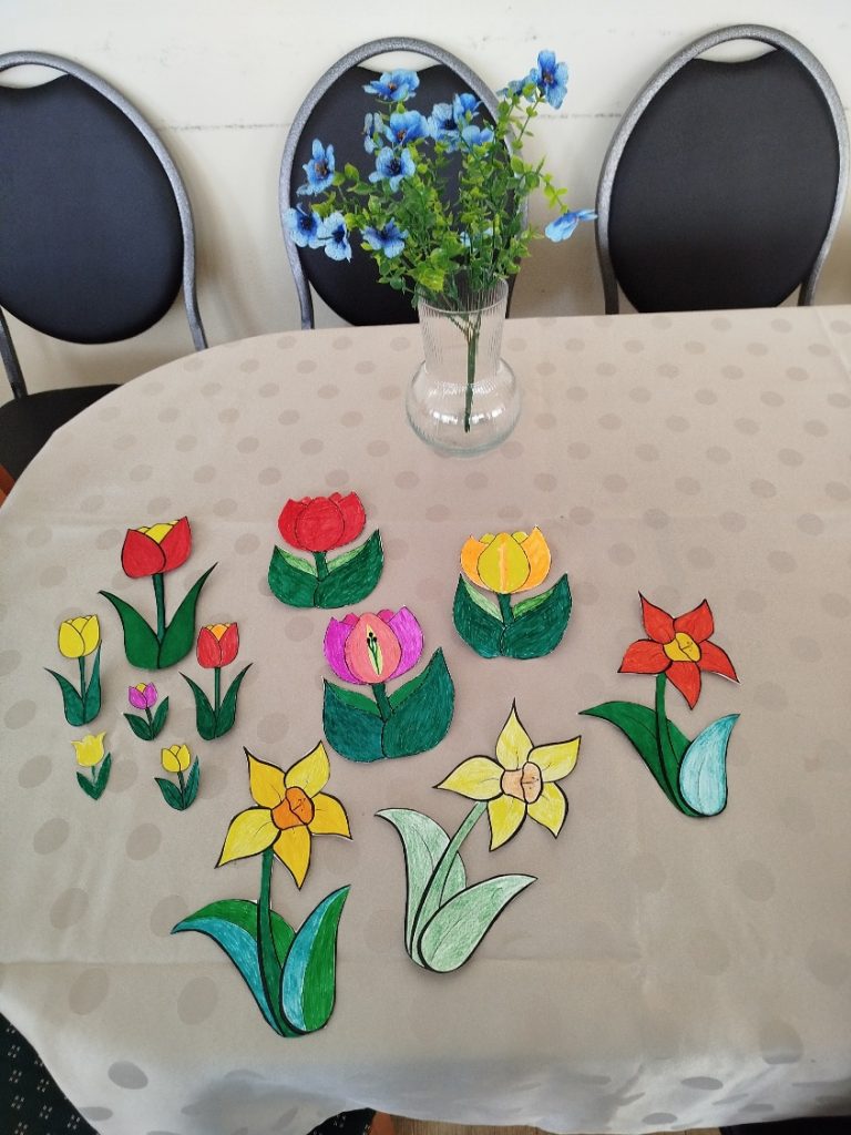 Kreatív foglalkozás az idősek nappali ellátásában