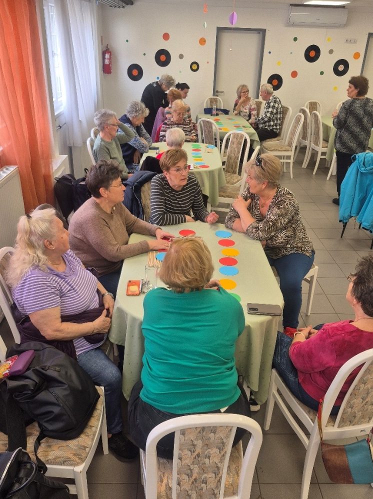 Memóriatréning az idős nappali ellátásban