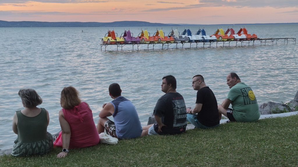 Pihenés a Balaton partján